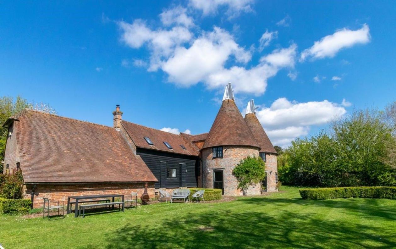 Court Lodge Oast Heathfield Bagian luar foto